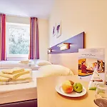Djh Hostal *