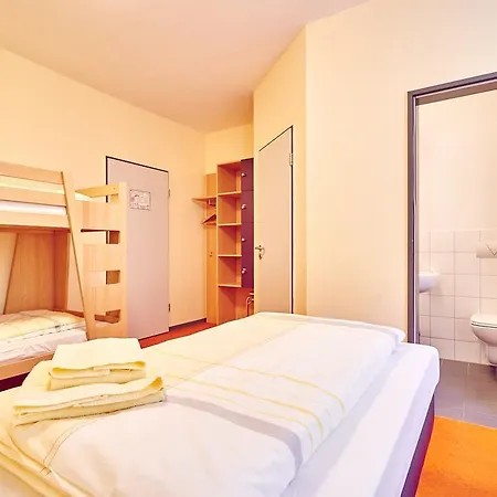 Hostal Djh *